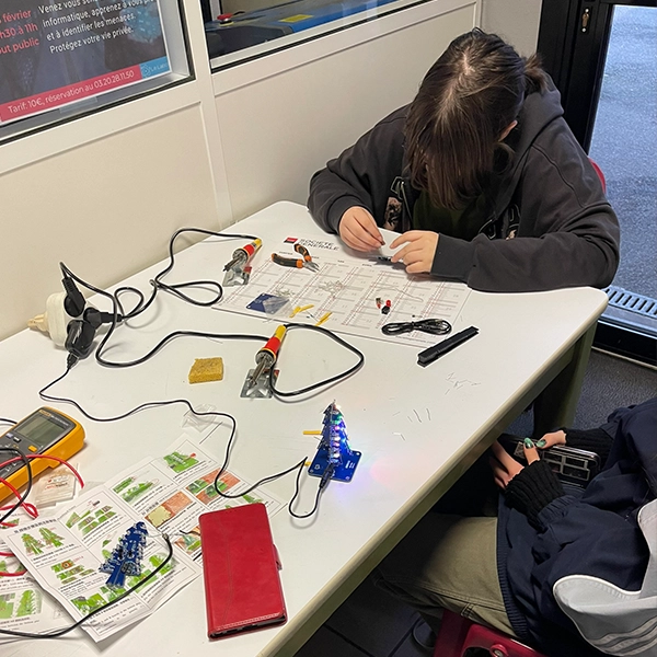 Un espace labo numérique pour tous au centre social l'Essentiel