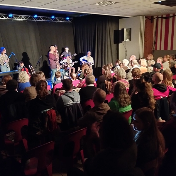 représentation de l'atelier théâtre au centre social l'Essentiel