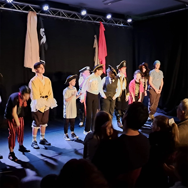 représentation de l'atelier théâtre au centre social l'Essentiel